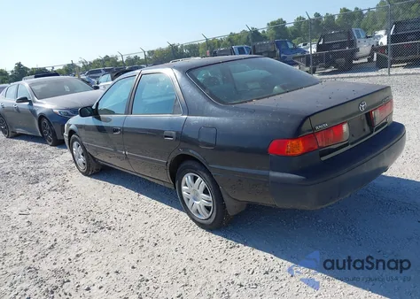 2001 Toyota Camry Le/Xle z USA, uszkodzony, nr VIN 4T1BF22K01U129251